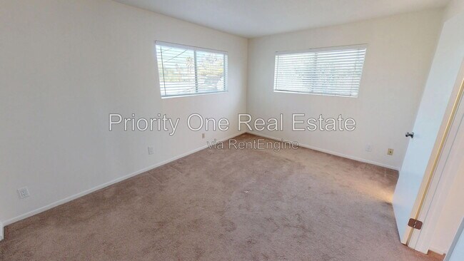 Building Photo - 4476 33rd Pl