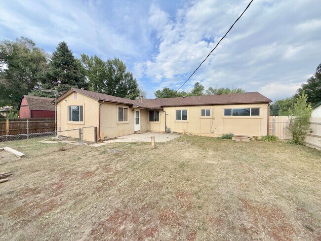 Building Photo - 225 Elmwood Dr