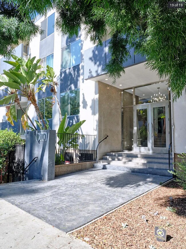 Building Photo - 1010 N Kings Rd