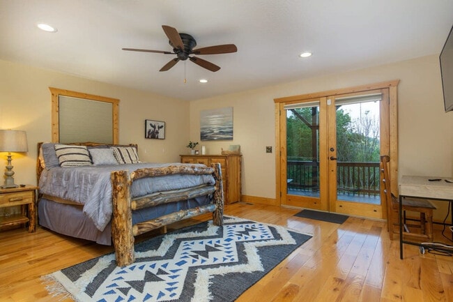 Building Photo - 141 Yellow Locust Dr