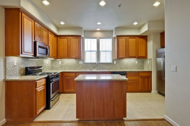 Building Photo - Sought-after Multi-level Home Near Great Mall!