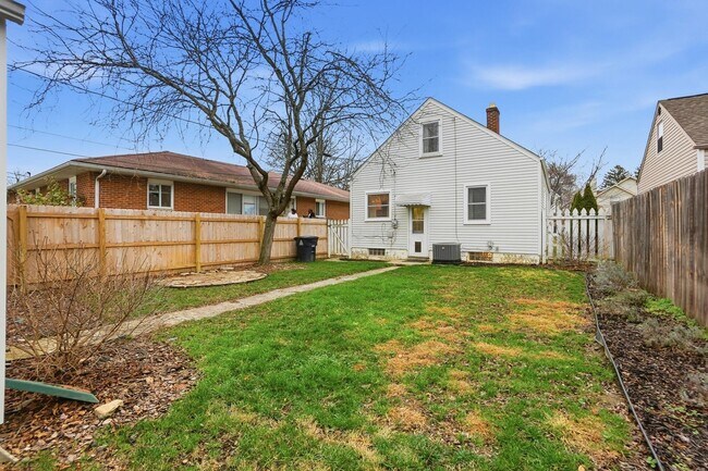 Building Photo - 2695 Bellwood Ave