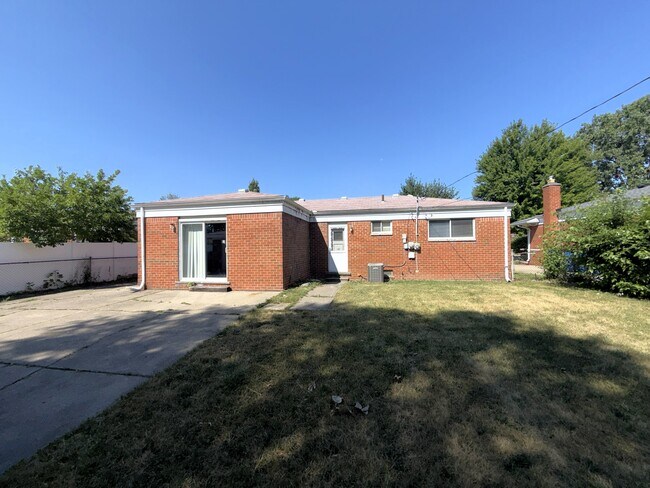Building Photo - 31846 Regal Dr