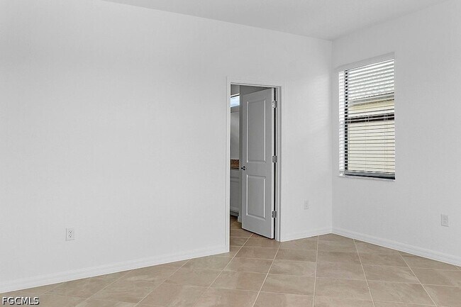 Building Photo - 14882 Portico Blvd