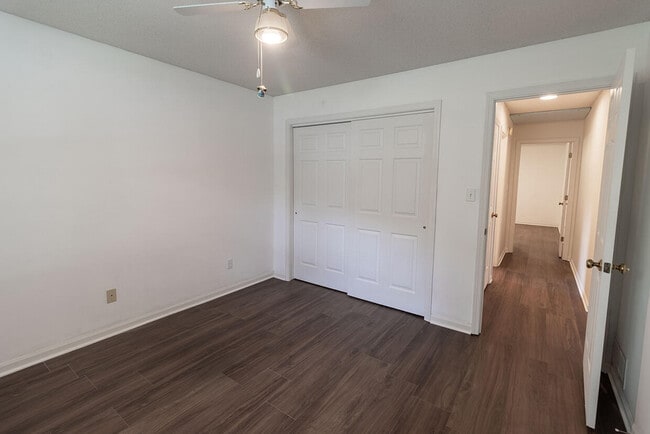 Building Photo - 3700 Wakefield Dr