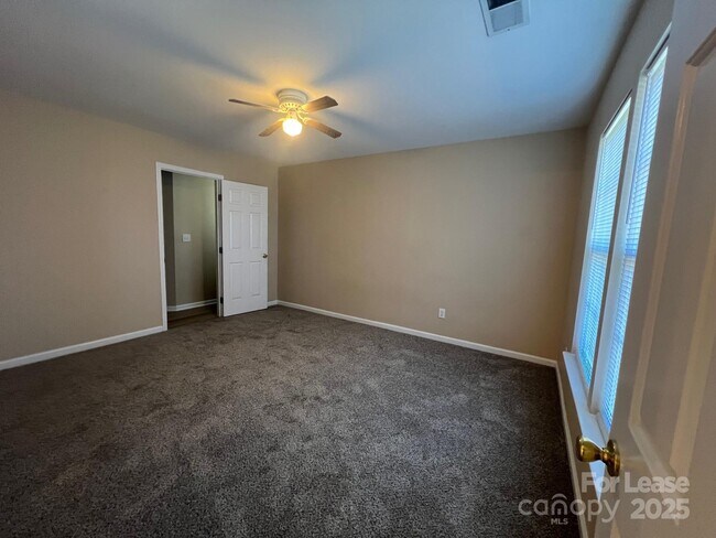 Building Photo - 110 Endicott Ct