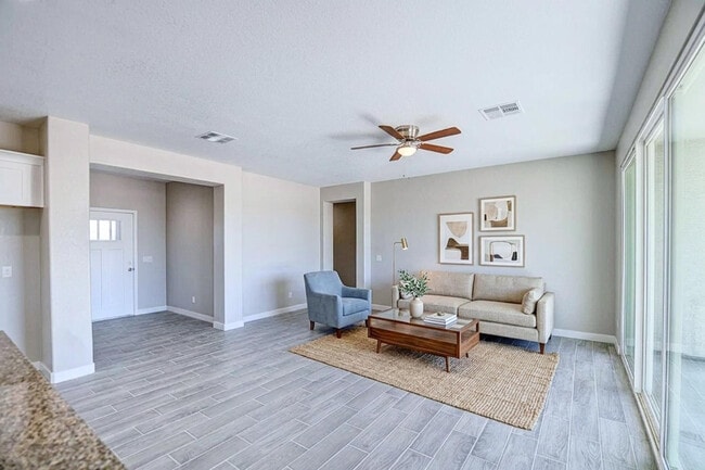 Building Photo - 10261 W Concordia Dr