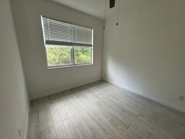 Building Photo - 6812 Pointe of Woods Dr