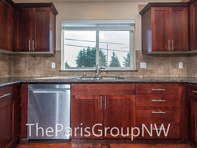 Building Photo - **PROPERTY LEASED** Spectacular Serene Lake 2012 TH – Great Location!