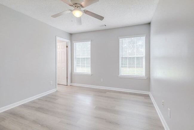 Building Photo - Well-Maintained 3BR, 2BA Home with 1-Car Garage