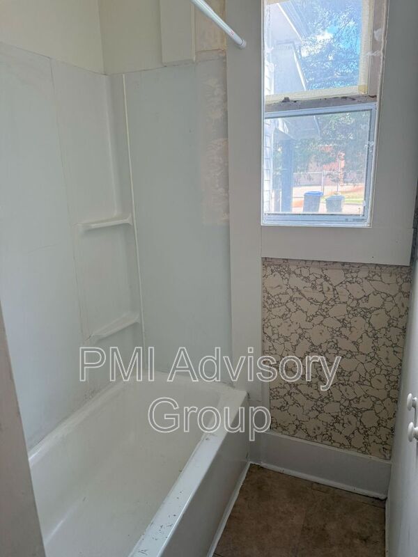 Building Photo - 1018 SW 22nd St