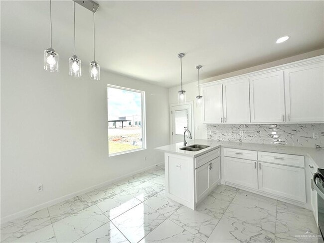 Building Photo - 11 Selena St