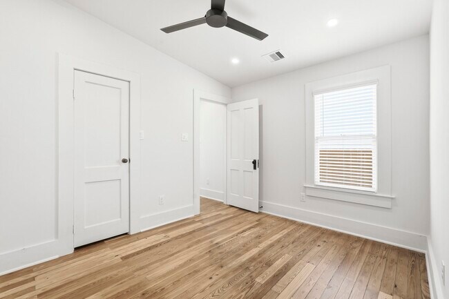 Building Photo - 2122 Hardy St