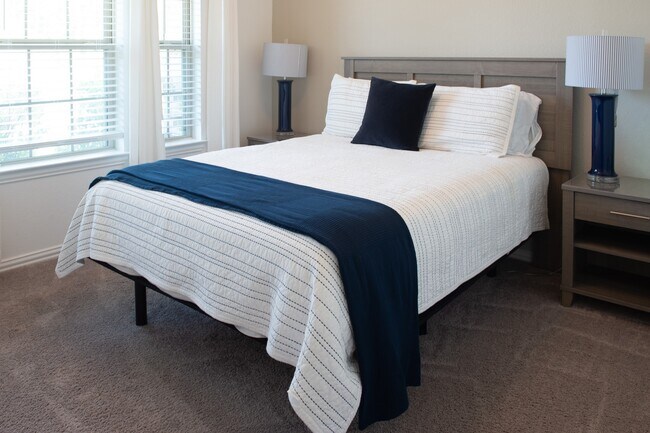 Building Photo - 246 Crest Sights Dr