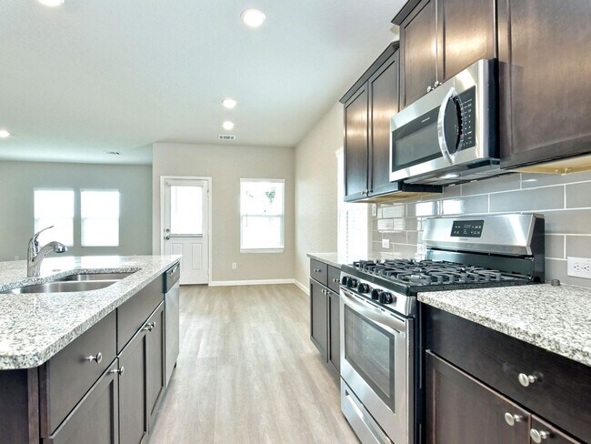 Building Photo - 3036 SF Home - 6 BR/3 BA with THREE-CAR GARAGE - BULVERDE!!!