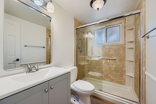 Building Photo - 4660 Sioux Dr