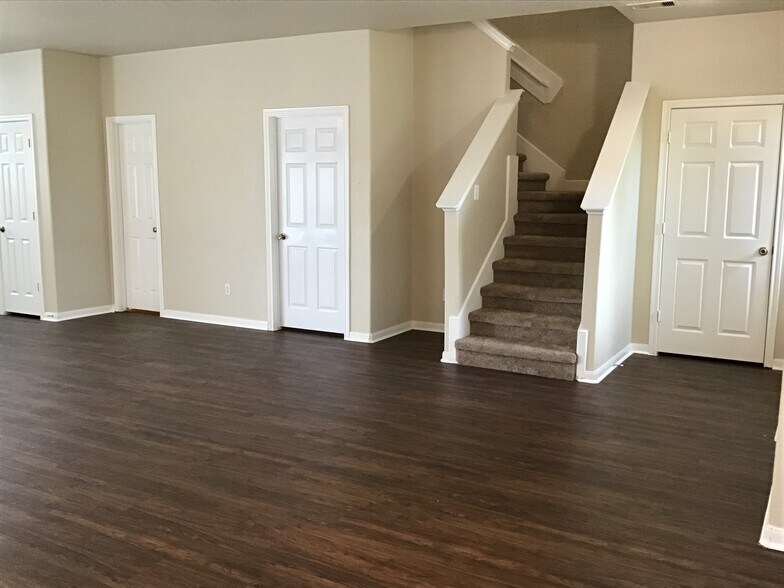 Building Photo - 13470 Miller Ln