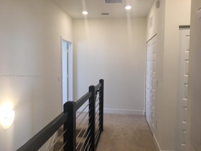 Building Photo - 8111 NW 104th Ct