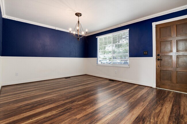 Building Photo - 2608 S Cimarron St