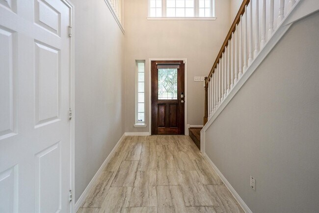 Building Photo - 10902 Barker View Dr