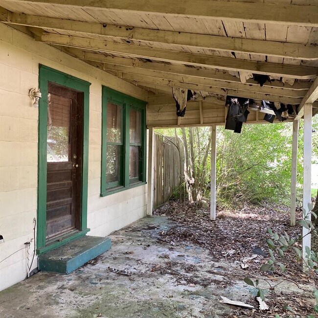 Building Photo - 1403 Avenue C