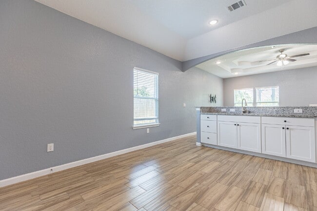 Building Photo - 479 Corliss