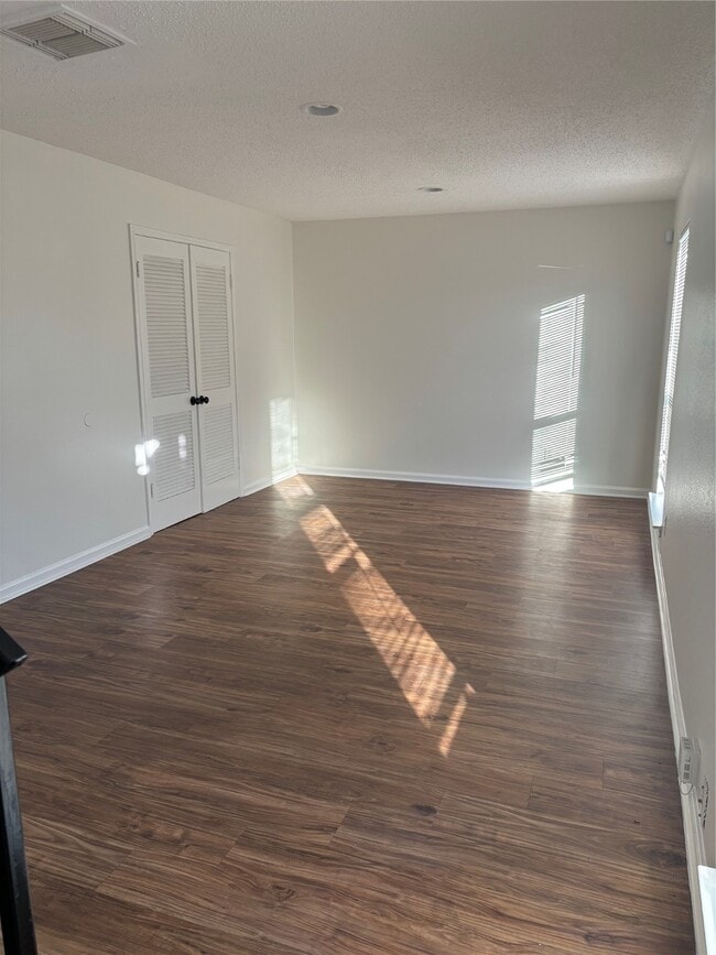 Building Photo - 4322 Woodmont Dr