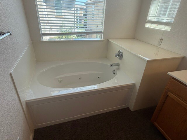 Building Photo - Gorgeous Modesto Home 3 Bedroom 2.5 Bathroom