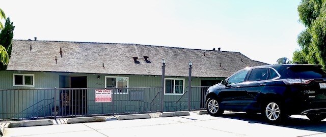 private 4 plex on cul de sac on canyon - Curlew Apartments