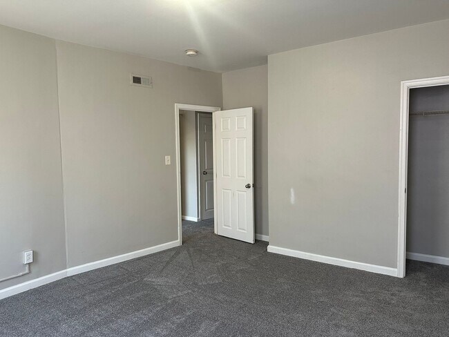 Building Photo - 3225 Cliftmont Ave