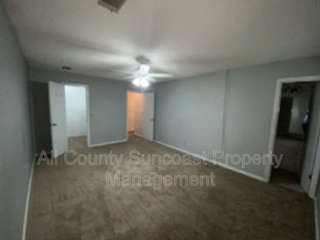 Building Photo - 105 Whisper Ct