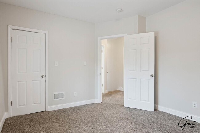 Building Photo - $1625 Fully remodeled, spacious 4 bedroom ...