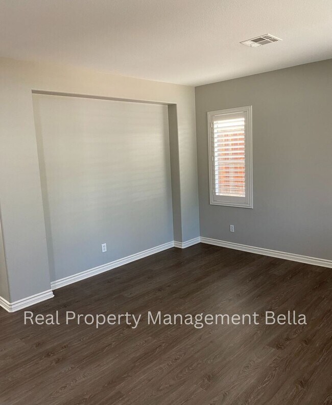 Building Photo - 25249 Silverwood Ln