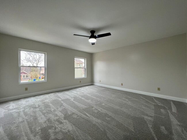 Building Photo - Beautifully Renovated Home!  5 Bedroom, 3 ...