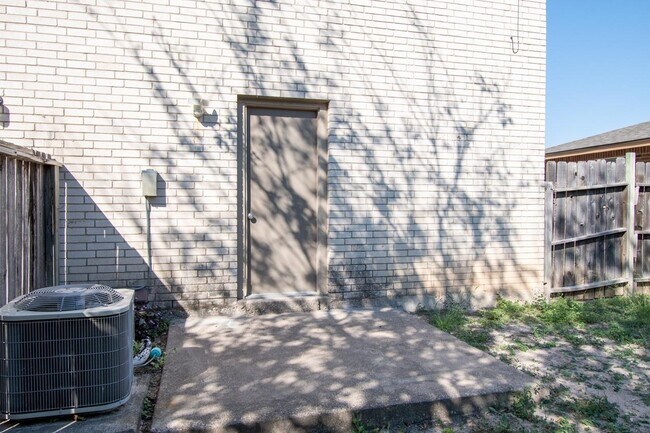 Building Photo - 115 Rhonda Dr