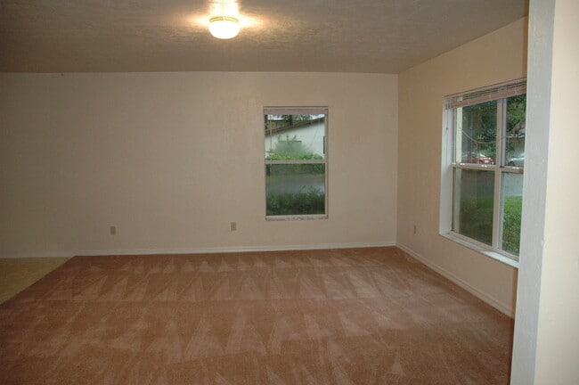 Building Photo - 3/2 House in Midtown