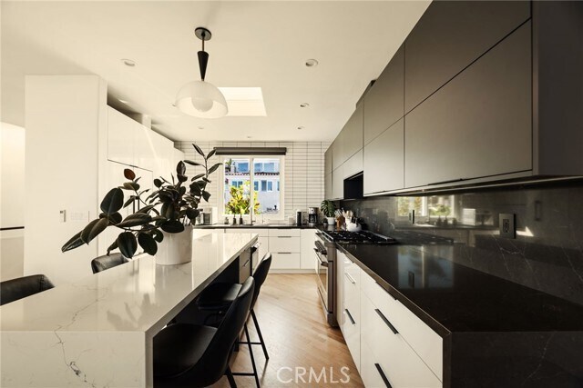 Building Photo - 610 9th St