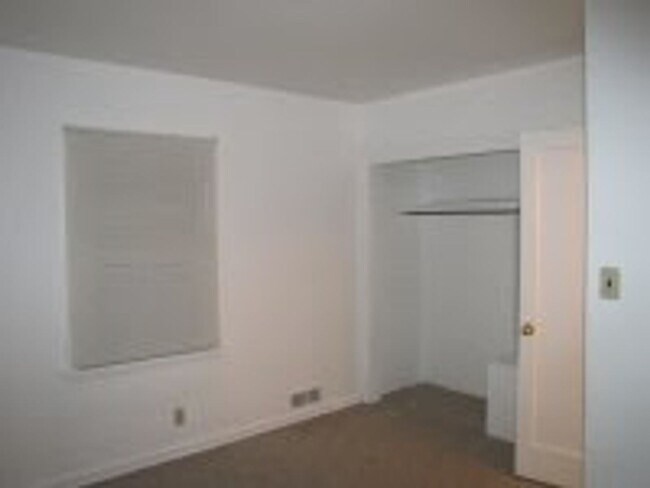 Building Photo - Carlson Duplex