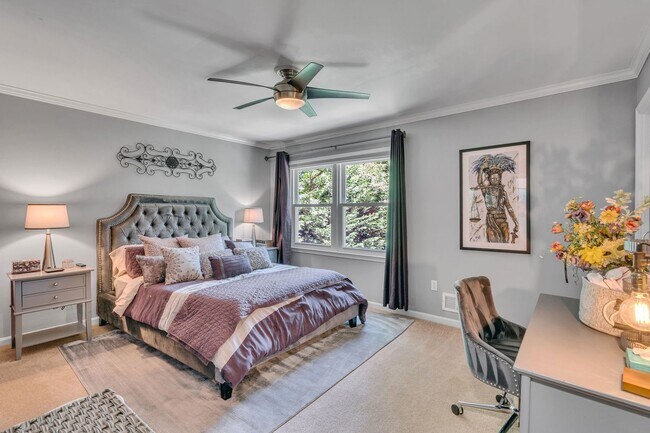 Building Photo - Modern 4 BR Colonial Retreat in River Bend...