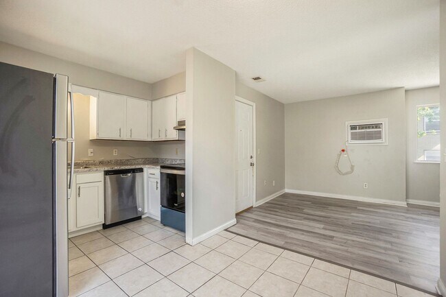 Building Photo - Charming, fully remodeled 2-Bed/1-Bath Par...