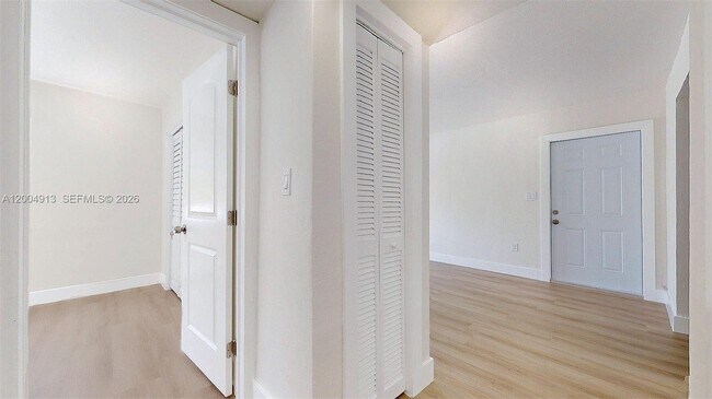 Building Photo - 567 SW 3rd St