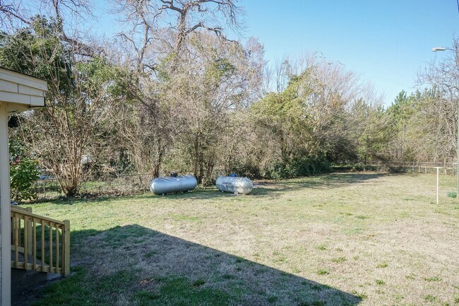 Building Photo - 307 Olivia Ln