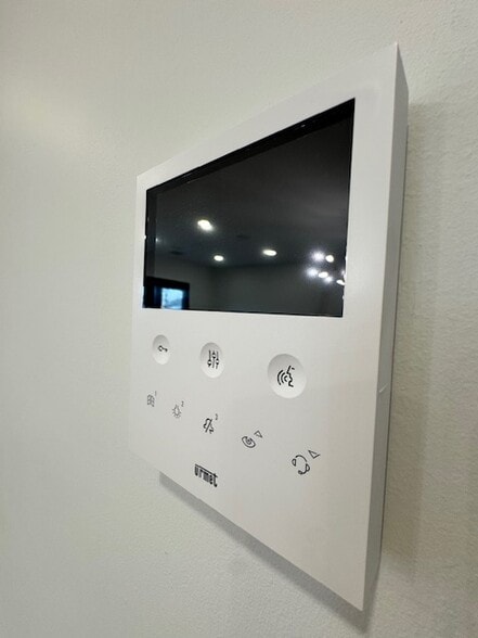 Building Photo - 85 W High St