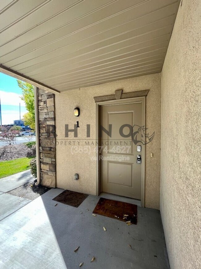 Building Photo - 6941 Village River Ln