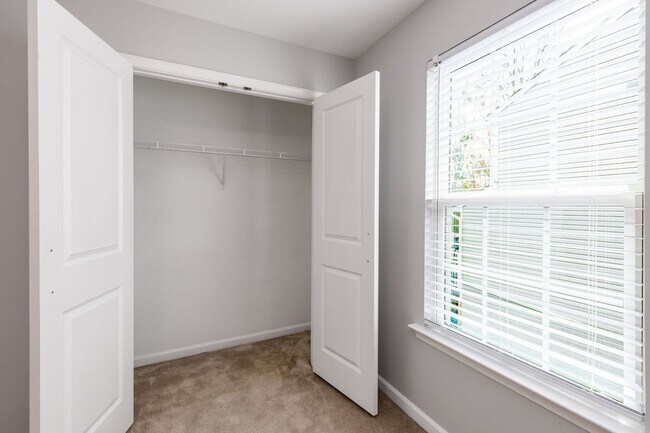 Building Photo - Spacious Home in Williamsburg - WASHINGTON RIDGE