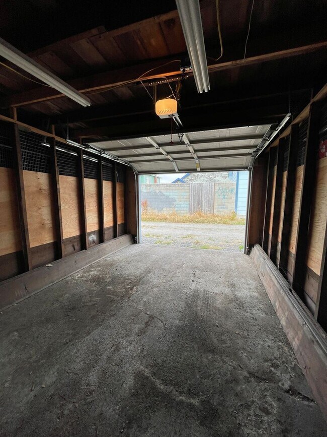 Building Photo - 1219 H St