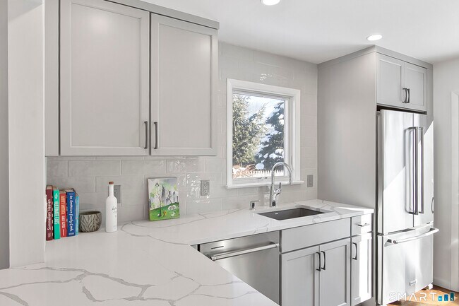 Building Photo - 26 Chelene Rd