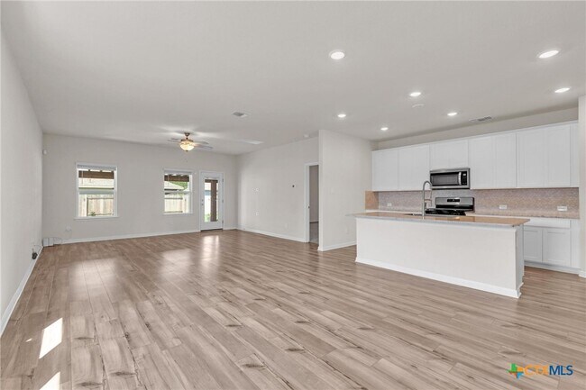 Building Photo - 104 Javans Nest