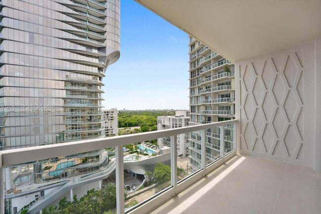 Building Photo - 2451 Brickell Ave