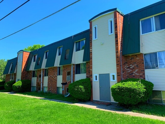 Primary Photo - Village on the Green Apartments